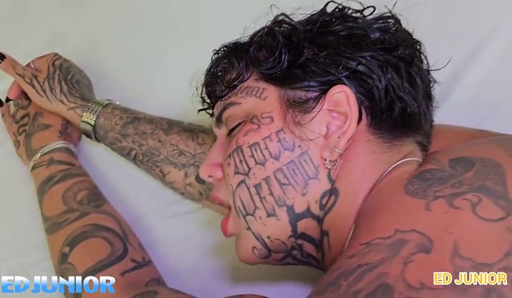 Tattooed Brazilian Bombshell Gives Intense Show