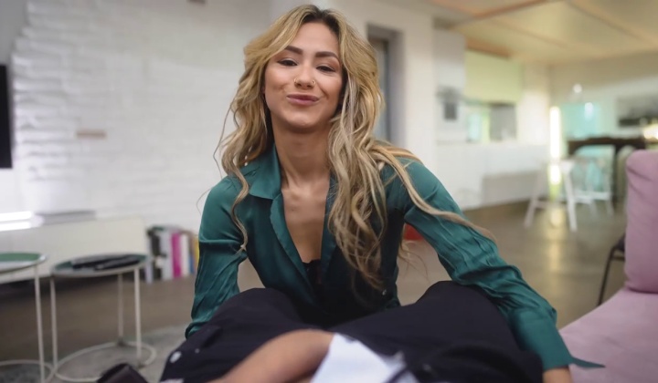 Colombiana Veronica Leal in Open Affair