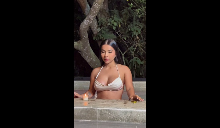 Colombiana Angie Lorena Big Tits Brunette Latina Pool