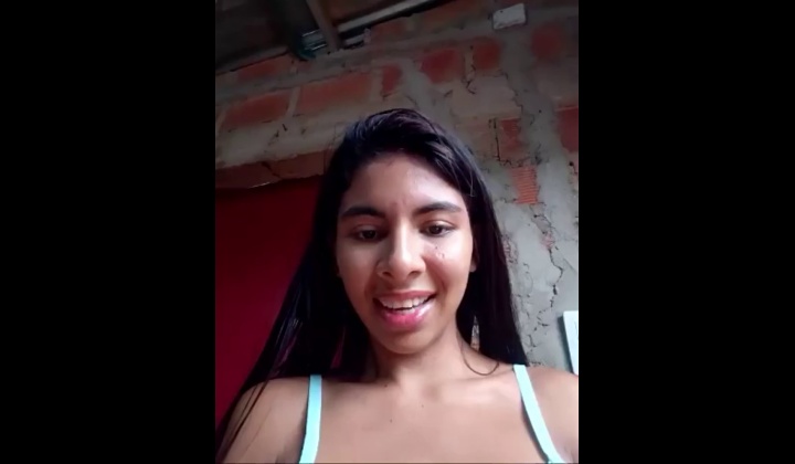 Teen Latina Amateur Shows Off Sexy Ass