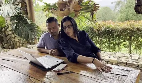 Mexican Boss Seduces Young Employee in Office After Hours