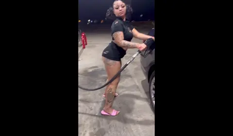 Latina Gets Gas Money for Blowjob in Car