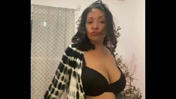 Sexy Latina MILF Anna Maria Exposed