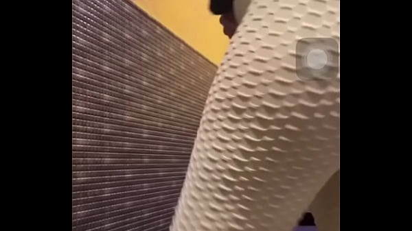 Big Booty Latina Shakes Phat Ass