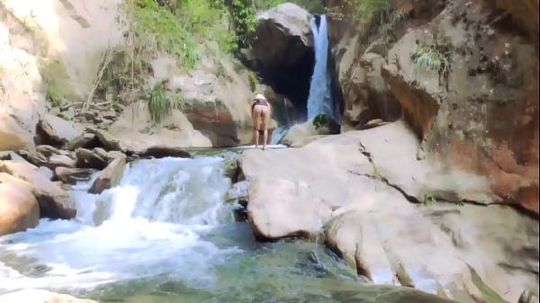Naked Latina Lilyan Gets Wet in River