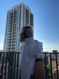 Latina Gives Face Sitting in Short Clip