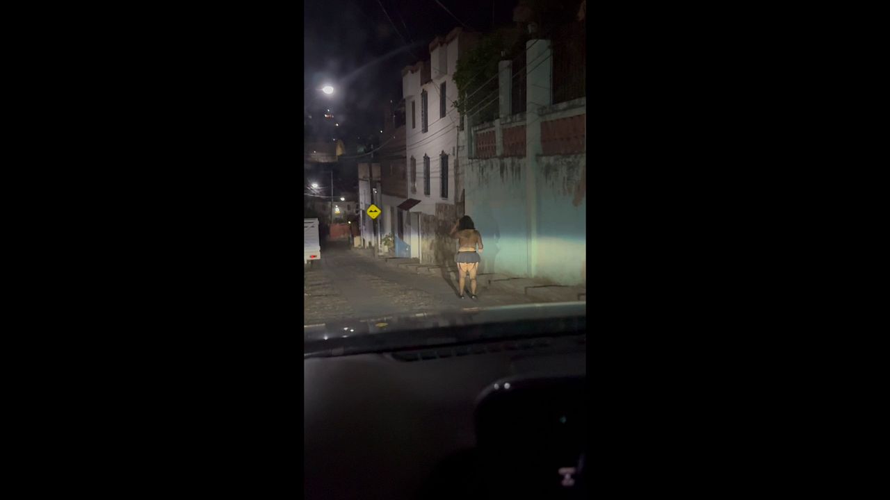 Mexicana Shows Off Culote in Public Upskirt