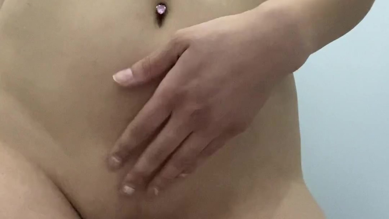 Latina Babe Exposes Her Sexy Body And Pussy