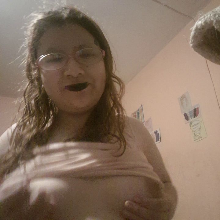Latin Girl Gives Quick Blowjob