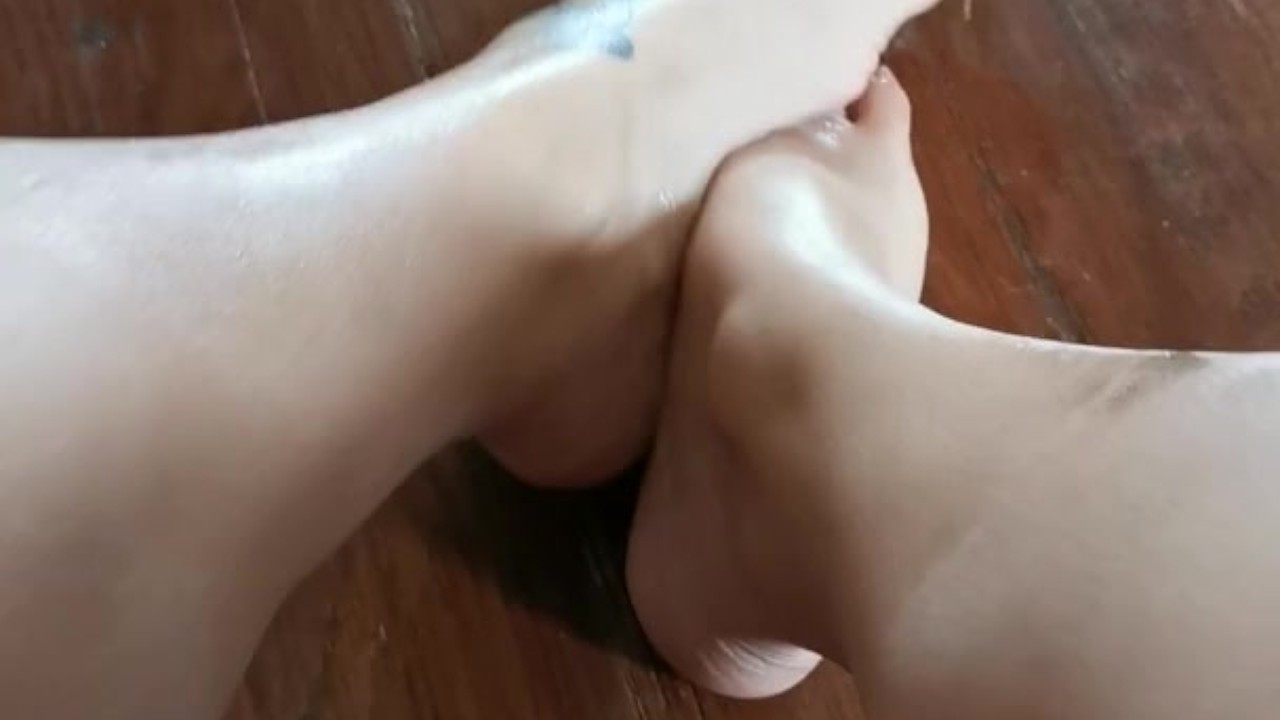 Latina Foot Fetish Solo Play