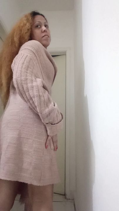 Brazilian Milf Trans Enjoys Wide Ass Bathing