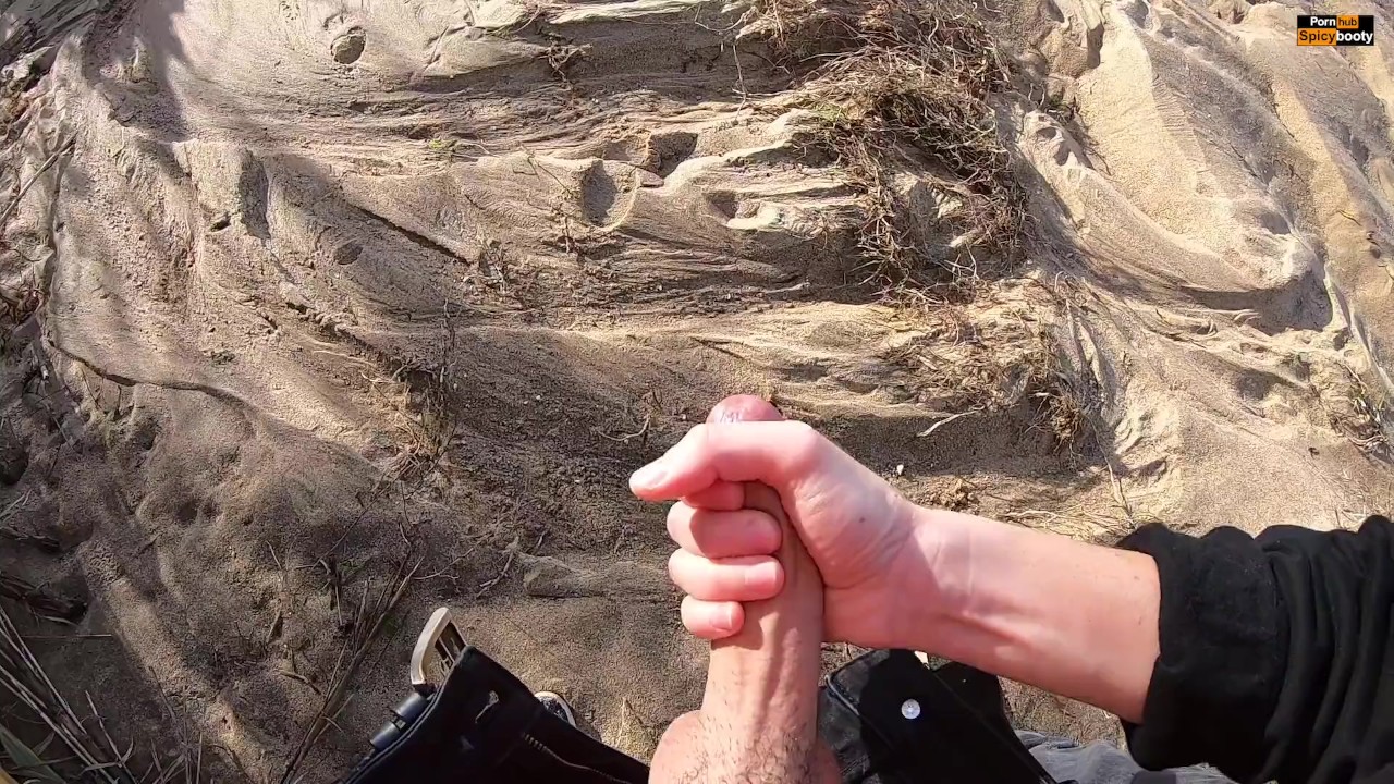 Latina Girlfriend Gives Quick Handjob at Public Beach