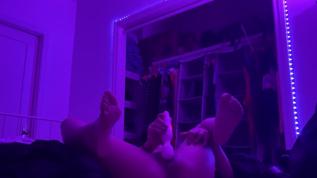 Latina Maya Bijou Reaches Intense Orgasms