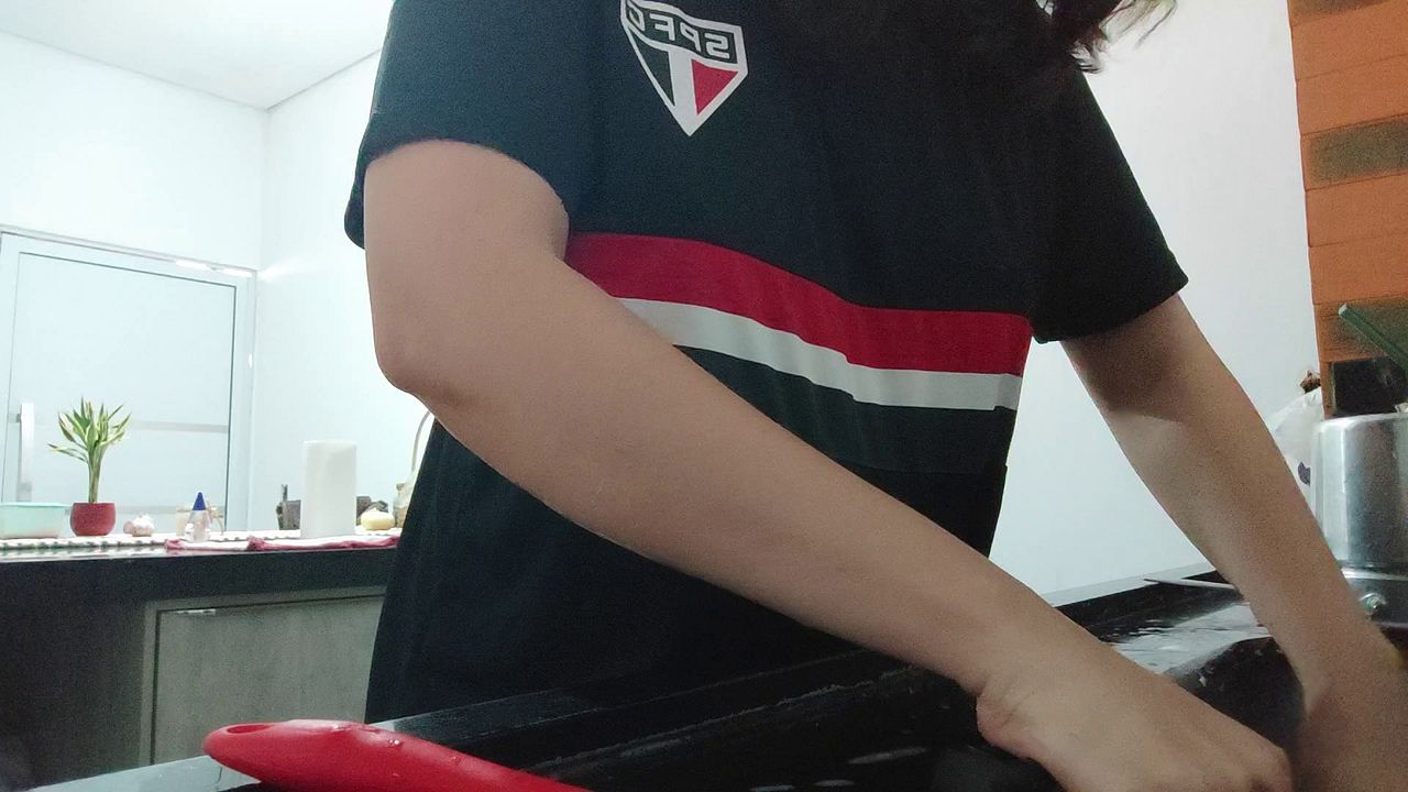 Brazilian Woman Teases Voyeur While Washing Dishes