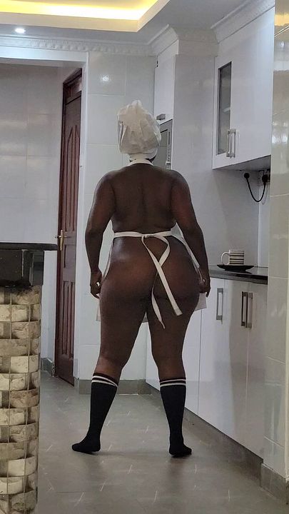 Latin Chef Twerks in Private Show