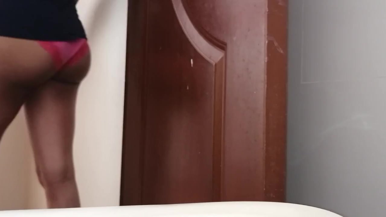 Latina Girlfriend Peeing On Camera