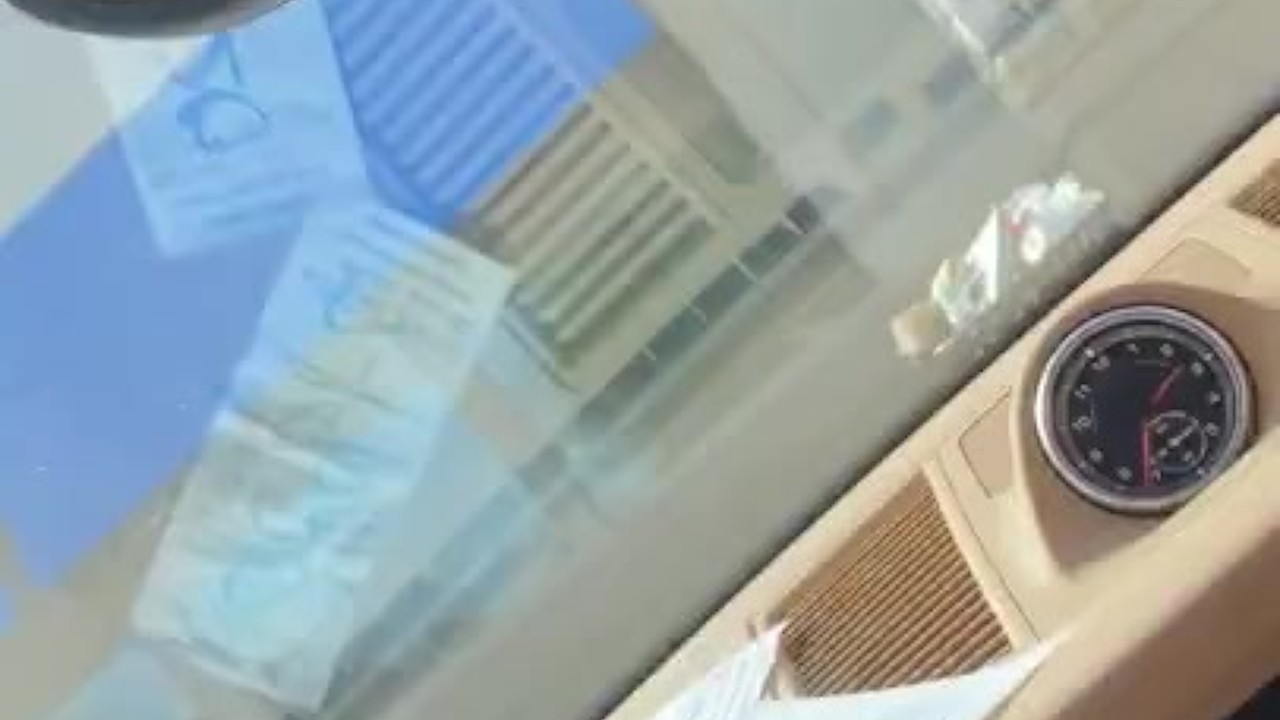Latina Flasher Exposes Tits to Strangers