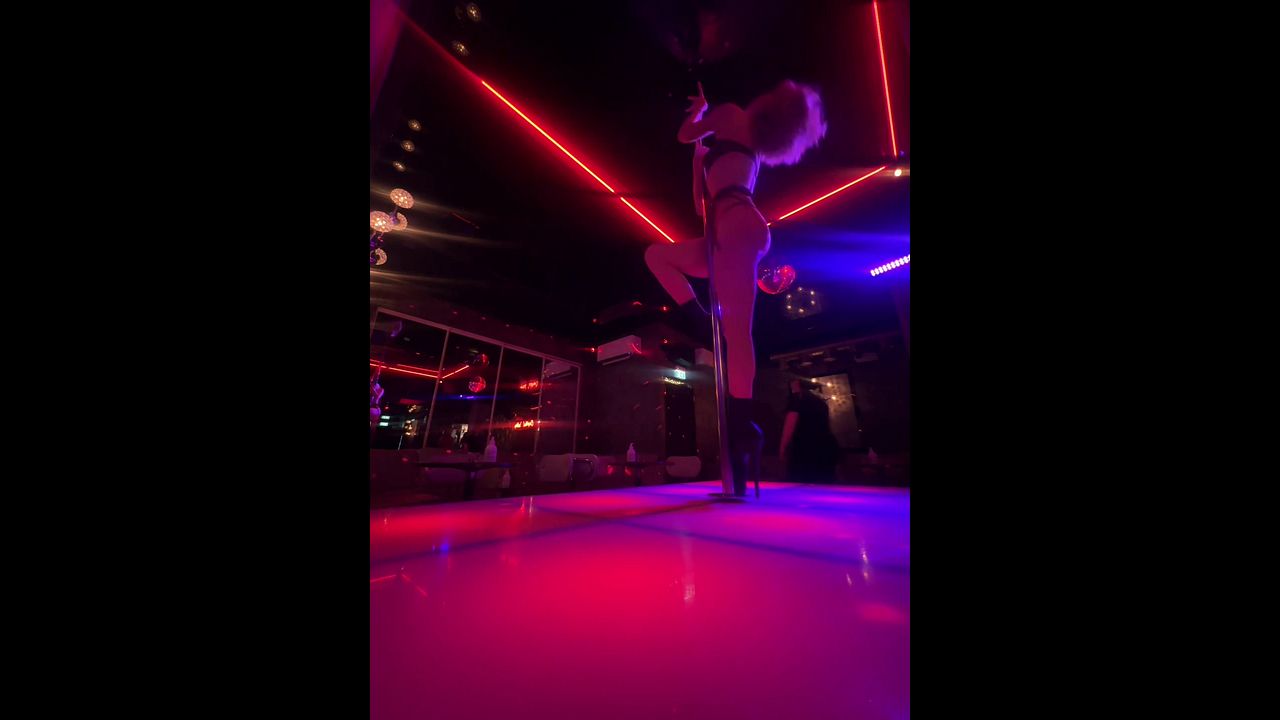 Latin Tease Shows Off Big Booty